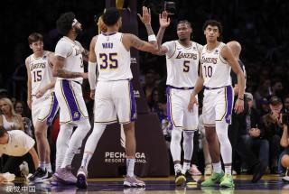 队友传球后 队友传球后