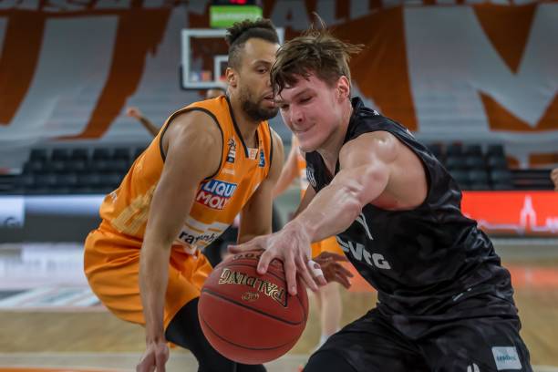 发人深省的 发人深省的