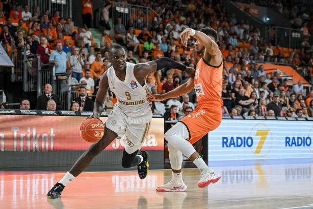 足多年的锋 足多年的锋